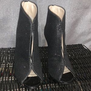 Peep toe  4in booties